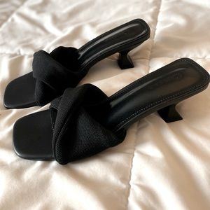 Black sandals in excellent condition